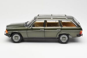 Mercedes 230T W123 T-Model Grøn Metallic Norev 1:18 183730 Metal — billede 4 af 8