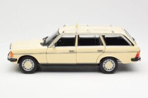 Mercedes 230T W123 T-Model Taxi Norev 1:18 183731 Metal — billede 4 af 8