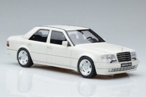 Mercedes E60 AMG W124 Hvid Otto 1:18 B66040640 Resin — billede 4 af 6