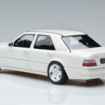 Mercedes E60 AMG W124 Hvid Otto 1:18 - image 5 of 6