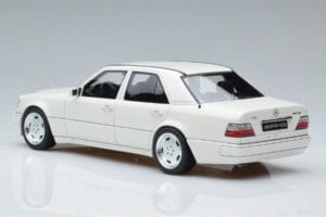Mercedes E60 AMG W124 Hvid Otto 1:18 B66040640 Resin — billede 5 af 6