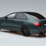 Mercedes E63 AMG Brabus 800 W213 Grøn GT Spirit 1:18 - image 5 of 6