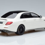 Mercedes AMG E63 S W213 Hvid GT Spirit 1:18 - image 2 of 6