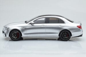 Mercedes AMG E63 S W213 Sølv GT Spirit 1:18 GT230 Resin — billede 3 af 6