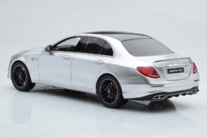 Mercedes AMG E63 S W213 Sølv GT Spirit 1:18 GT230 Resin — billede 5 af 6