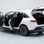 Mercedes EQC 400 Diamond Hvid NZG 1:18 - image 5 of 8