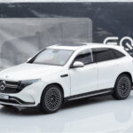 Mercedes EQC 400 Diamond Hvid NZG 1:18 - image 8 of 8