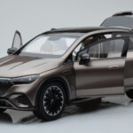 Mercedes EQE SUV X294 AMG Line Velvet Brun NZG 1:18 - image 2 of 8
