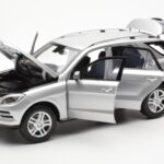 Mercedes M-Class W166 Iridium Sølv Metallic Minichamps 1:18 B66960064 - image 2 of 8