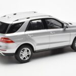 Mercedes M-Class W166 Iridium Sølv Metallic Minichamps 1:18 B66960064 - image 3 of 8