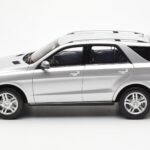 Mercedes M-Class W166 Iridium Sølv Metallic Minichamps 1:18 B66960064 - image 4 of 8