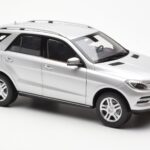 Mercedes M-Class W166 Iridium Sølv Metallic Minichamps 1:18 B66960064 - image 6 of 8