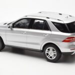 Mercedes M-Class W166 Iridium Sølv Metallic Minichamps 1:18 B66960064 - image 7 of 8