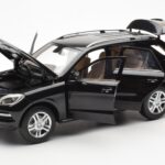 Mercedes M-Class W166 Obsidian Sort Metallic Minichamps 1:18 B66960063 - image 2 of 8