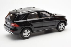 Mercedes M-Class W166 Obsidian Sort Metallic Minichamps 1:18 B66960063 Metal — billede 3 af 8