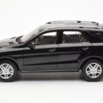 Mercedes M-Class W166 Obsidian Sort Metallic Minichamps 1:18 B66960063 - image 4 of 8