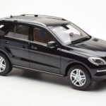 Mercedes M-Class W166 Obsidian Sort Metallic Minichamps 1:18 B66960063 - image 6 of 8