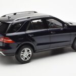 Mercedes M-Class W166 Tansanite Blå Metallic Minichamps 1:18 B66960065 - image 3 of 8