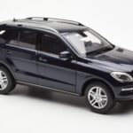 Mercedes M-Class W166 Tansanite Blå Metallic Minichamps 1:18 B66960065 - image 6 of 8