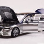 Mercedes Maybach S680 W223 Nautical Blå Cirrus Sølv Almost Real 1:18 - image 2 of 8