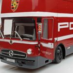 Mercedes O317 Porsche Transporter Rød CMR 1:18 - image 4 of 12