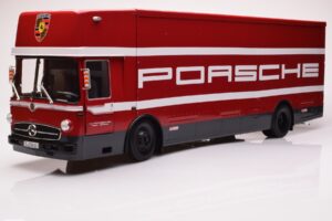 Mercedes O317 Porsche Transporter Rød CMR 1:18