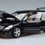 Mercedes R-Class W251 Obsidian Sort Minichamps 1:18 B66962325 Metal - image 2 of 7
