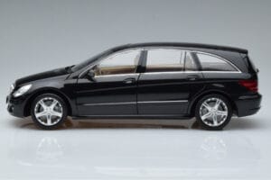 Mercedes R-Class W251 Obsidian Sort Minichamps 1:18 B66962325 Metal — billede 4 af 7