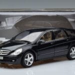 Mercedes R-Class W251 Obsidian Sort Minichamps 1:18 B66962325 Metal - image 7 of 7