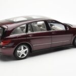 Mercedes R-Class W251 Rød Metallic Minichamps 1:18 - image 3 of 8
