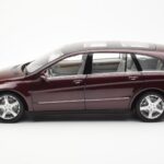 Mercedes R-Class W251 Rød Metallic Minichamps 1:18 - image 4 of 8