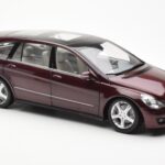 Mercedes R-Class W251 Rød Metallic Minichamps 1:18 - image 6 of 8