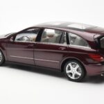 Mercedes R-Class W251 Rød Metallic Minichamps 1:18 - image 7 of 8