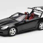 Mercedes SLK R171 Obsidian Sort Metallic Minichamps 1:18 B66962319 - image 2 of 9