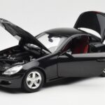 Mercedes SLK R171 Obsidian Sort Metallic Minichamps 1:18 B66962319 - image 3 of 9