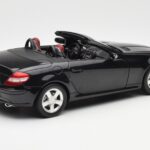 Mercedes SLK R171 Obsidian Sort Metallic Minichamps 1:18 B66962319 - image 4 of 9