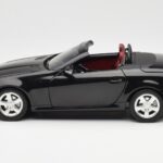 Mercedes SLK R171 Obsidian Sort Metallic Minichamps 1:18 B66962319 - image 5 of 9