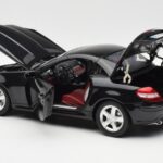 Mercedes SLK R171 Obsidian Sort Metallic Minichamps 1:18 B66962319 - image 6 of 9