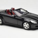 Mercedes SLK R171 Obsidian Sort Metallic Minichamps 1:18 B66962319 - image 7 of 9