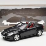 Mercedes SLK R171 Obsidian Sort Metallic Minichamps 1:18 B66962319 - image 9 of 9