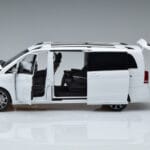 Mercedes V-Class W447 V260L Hvid Mercedes 1:18 QALCN89911149 Metal - image 5 of 8