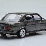 Mercedes W123 AMG 280 Grå Otto 1:18 - image 2 of 6