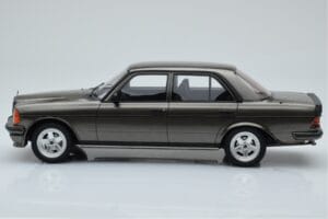 Mercedes W123 AMG 280 Grå Otto 1:18 OT750 Resin — billede 3 af 6
