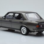 Mercedes W123 AMG 280 Grå Otto 1:18 - image 5 of 6