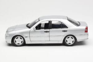 Mercedes C36 AMG W202 Sølv UT Models 1:18 180035000 Metal — billede 3 af 6