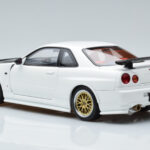 Nissan Skyline GT-R R34 Nismo Z-Tune Hvid MotorHelix 1:18 - image 7 of 11