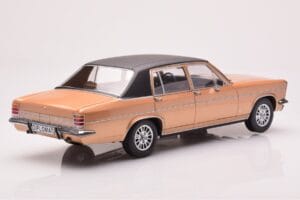 Opel Diplomat B Beige Metallic MCG 1:18 MCG18335 Metal — billede 2 af 6