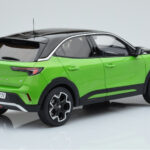Opel Mokka-e GS Line Matcha Grøn Otto 1:18 - image 2 of 5