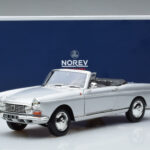 Peugeot 404 Cabriolet Sølv Norev 1:18 - image 8 of 8