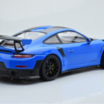 Porsche 911 GT2 RS 991.2 Weissach Package Blå Sorte Magnesiumfælge Minichamps 1:18 - image 2 of 6